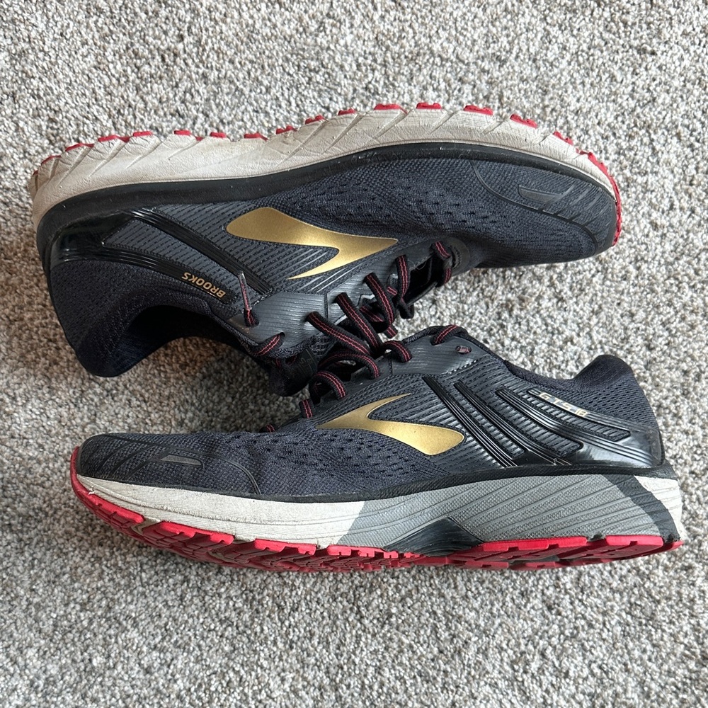 Brooks adrenaline GTS 18 Men's Black and Red Athletic Shoes